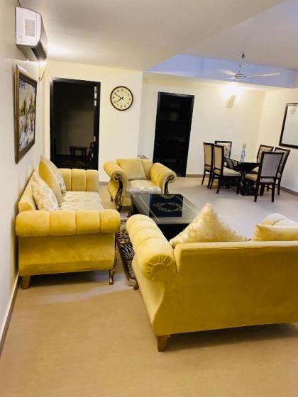 Royal Two Bed Luxury Apartment Gulberg - image 2