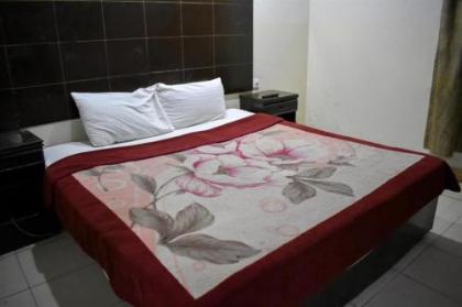 Mid Land Hotel - image 1
