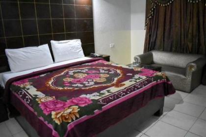 Mid Land Hotel - image 3
