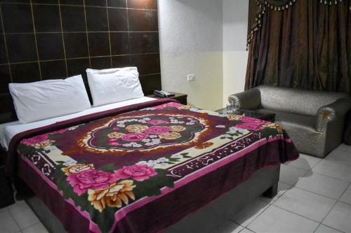 Mid Land Hotel - image 3