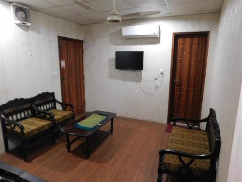 Mid Land Hotel - image 4