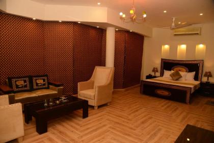 Park View Hotel Gulberg - image 16