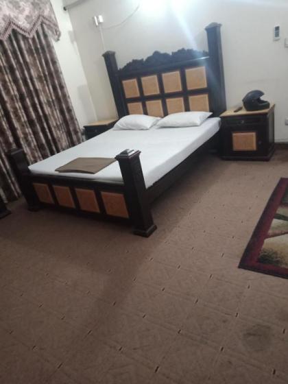 Decent palace hotel - image 13