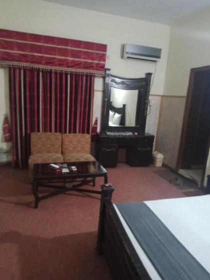 Decent palace hotel - image 15
