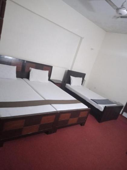 Decent palace hotel - image 16