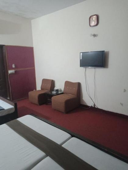 Decent palace hotel - image 19
