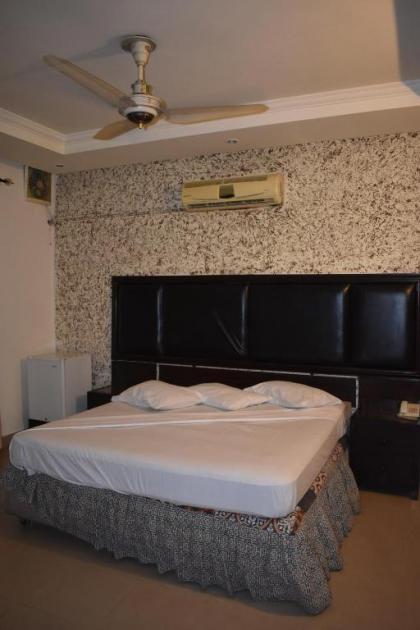 New Look Guest House Lahore