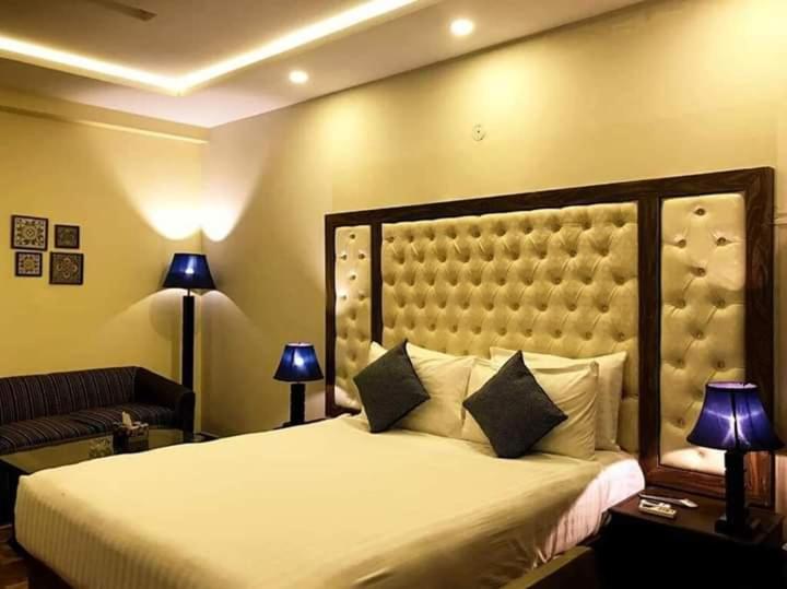 Hotel Days Inn - main image