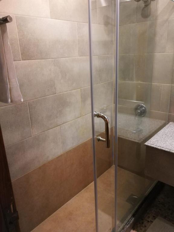 Regency Inn Hotel - image 3