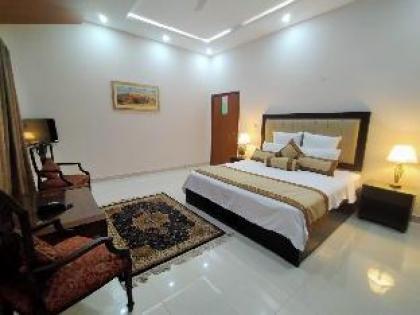 Nine-Bedroom Vacation Bungalow - image 10