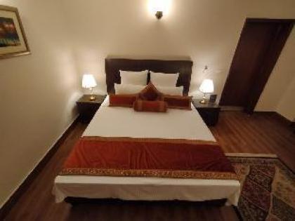 Nine-Bedroom Vacation Bungalow - image 12