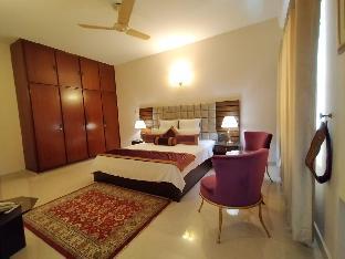 Nine-Bedroom Vacation Bungalow - image 7