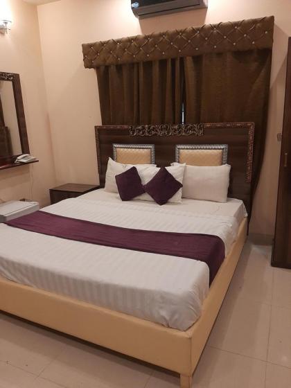 Day In Lahore - image 24