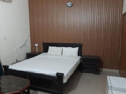 Day In Gulberg - image 16