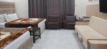 Day In Gulberg - image 19