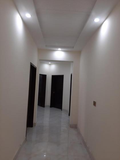 Day In Gulberg - image 4