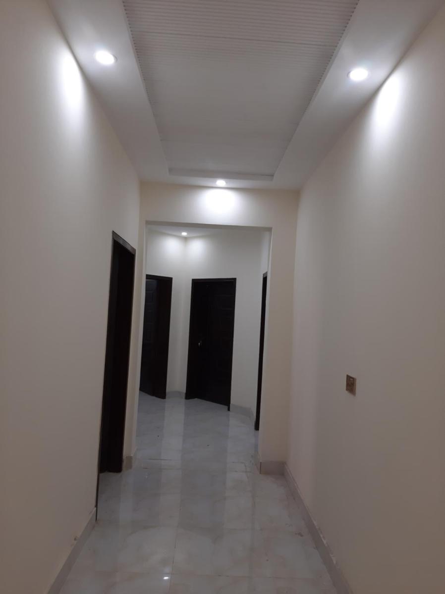 Day In Gulberg - image 4