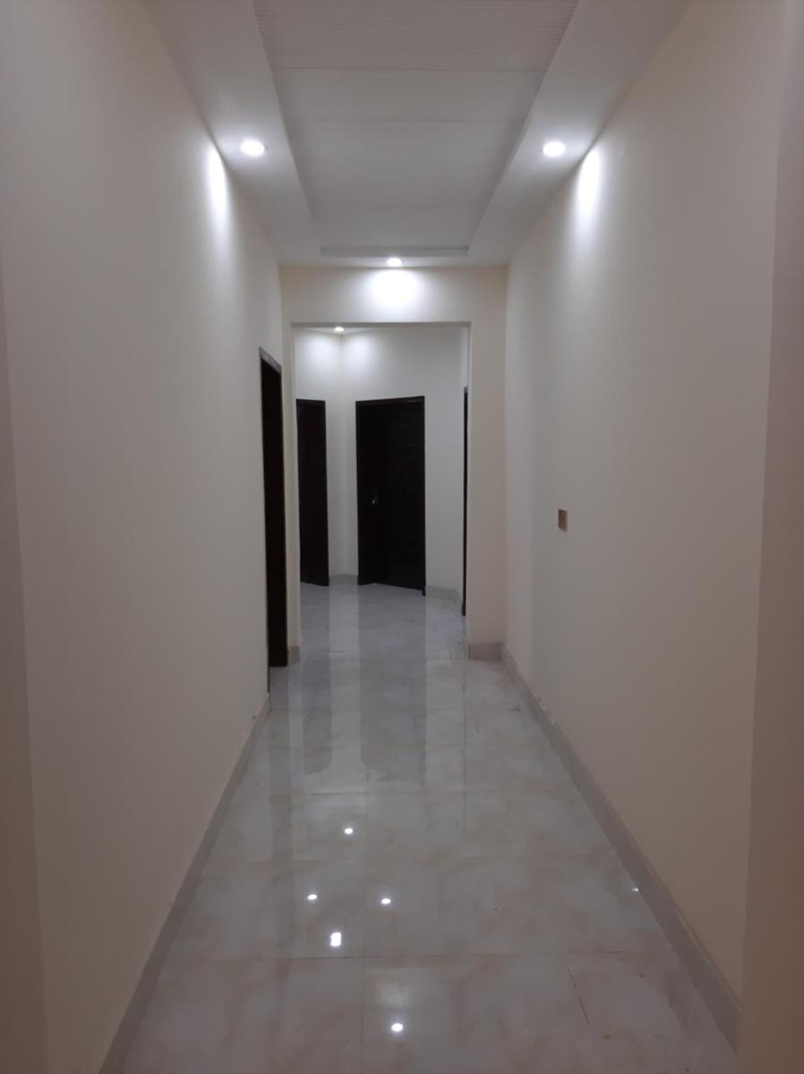 Day In Gulberg - image 5