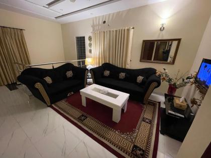 Lovely 1-Bed House in Lahore - image 10
