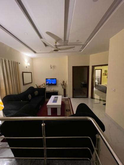 Lovely 1-Bed House in Lahore - image 16