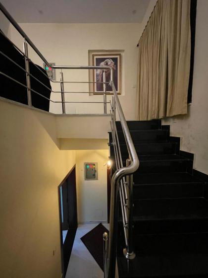 Lovely 1-Bed House in Lahore - image 17