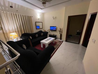 Lovely 1-Bed House in Lahore - image 3