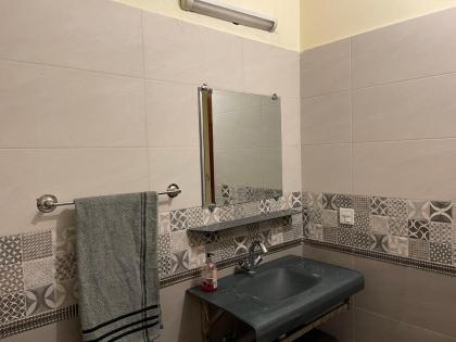 Lovely 1-Bed House in Lahore - image 4