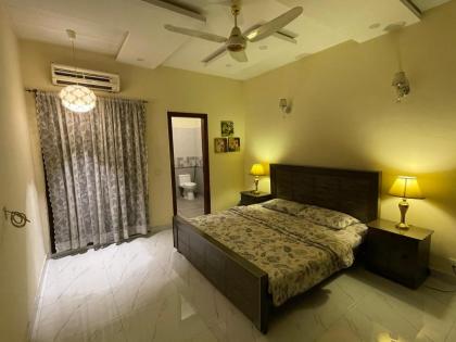 Lovely 1-Bed House in Lahore - image 5