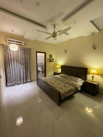 Lovely 1-Bed House in Lahore - image 8