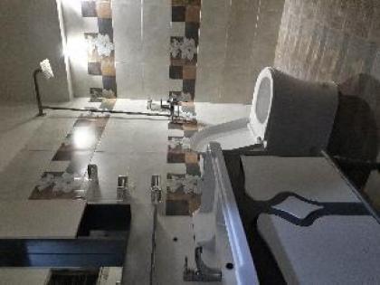Bright & Stylish House 3BHK Near Lahore Ring Road - image 10