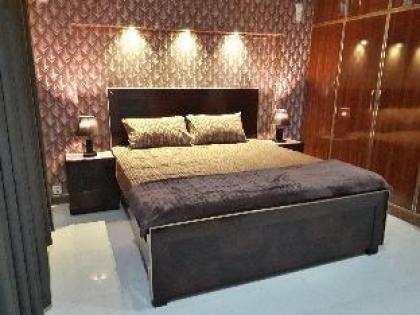 Bright & Stylish House 3BHK Near Lahore Ring Road - image 11