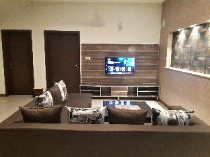 Bright & Stylish House 3BHK Near Lahore Ring Road - image 3