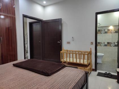 Fully Serviced Holiday Home Near Lahore Ring Road - image 13