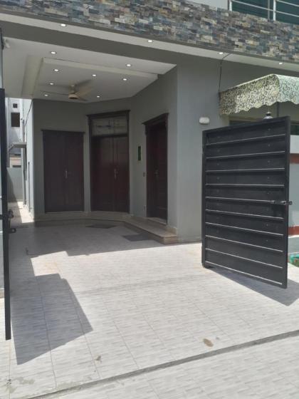Fully Serviced Holiday Home Near Lahore Ring Road - image 22