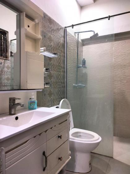 Fully Serviced Holiday Home Near Lahore Ring Road - image 5