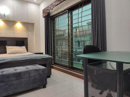 Fully Serviced Holiday Home Near Lahore Ring Road - image 7