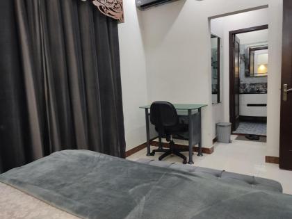 Fully Serviced Holiday Home Near Lahore Ring Road - image 9