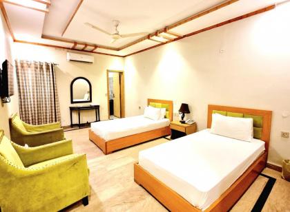 Royal Pakeeza Hotel - image 2