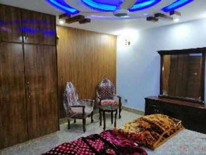 Furnished Portion with Lounge & Balcony - Homestay - image 11