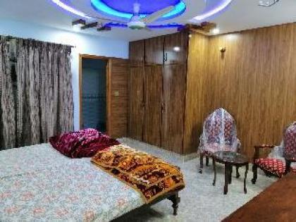 Furnished Portion with Lounge & Balcony - Homestay - image 12