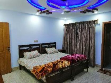 Furnished Portion with Lounge & Balcony - Homestay - image 13