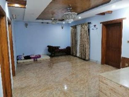 Furnished Portion with Lounge & Balcony - Homestay - image 6