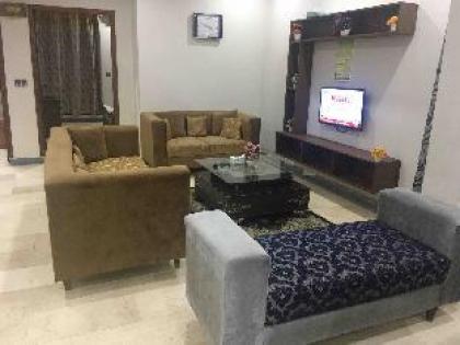 Brand New 2 Bed Apartment near Shaukat Khanum - image 10