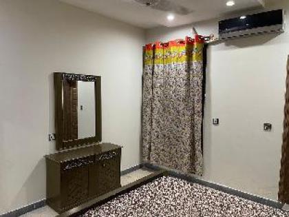 Brand New 2 Bed Apartment near Shaukat Khanum - image 14