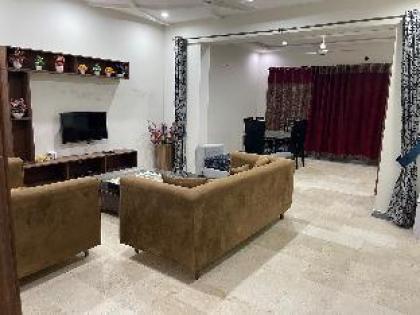 Brand New 2 Bed Apartment near Shaukat Khanum - image 16