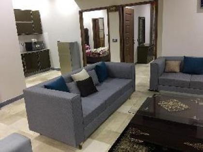 Brand New 2 Bed Apartment near Shaukat Khanum - image 3