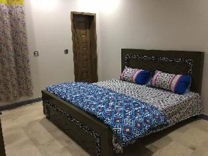 Brand New 2 Bed Apartment near Shaukat Khanum - image 6