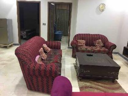 Spacious 2 Bed Apartment near Shaukat Khanum - image 12