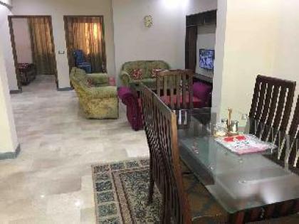 Spacious 2 Bed Apartment near Shaukat Khanum - image 2