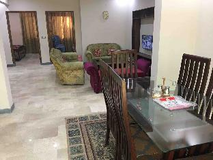 Spacious 2 Bed Apartment near Shaukat Khanum - image 2